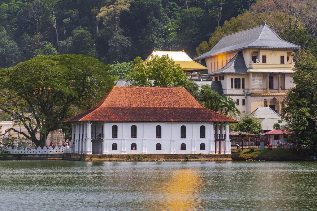 Kandy Lake And Famous City Landmark Sri Dalada Mal